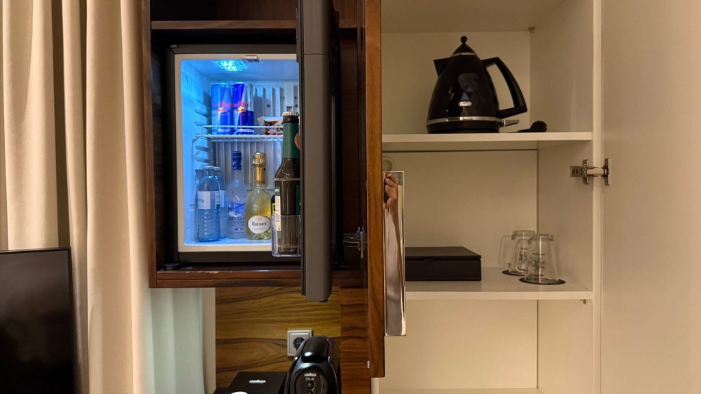 Roomers Berlin Steinplatz Minibar Kaffeemaschine 1