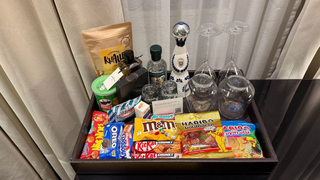Roomers Berlin Steinplatz Snacks Minibar 1
