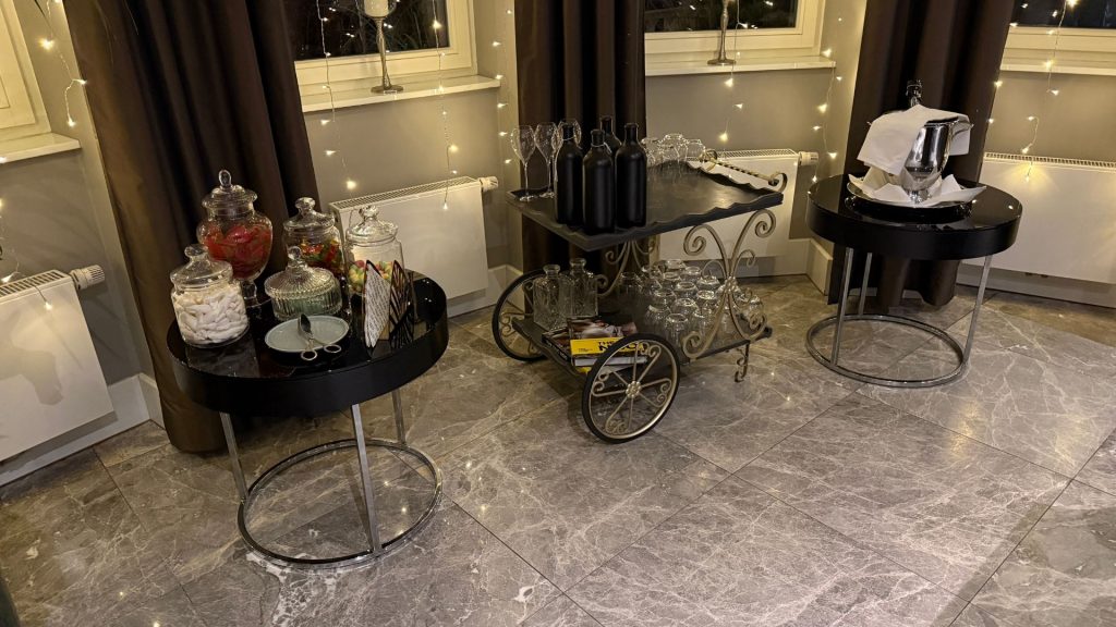 Roomers Berlin Steinplatz Sueßigkeiten Lobby