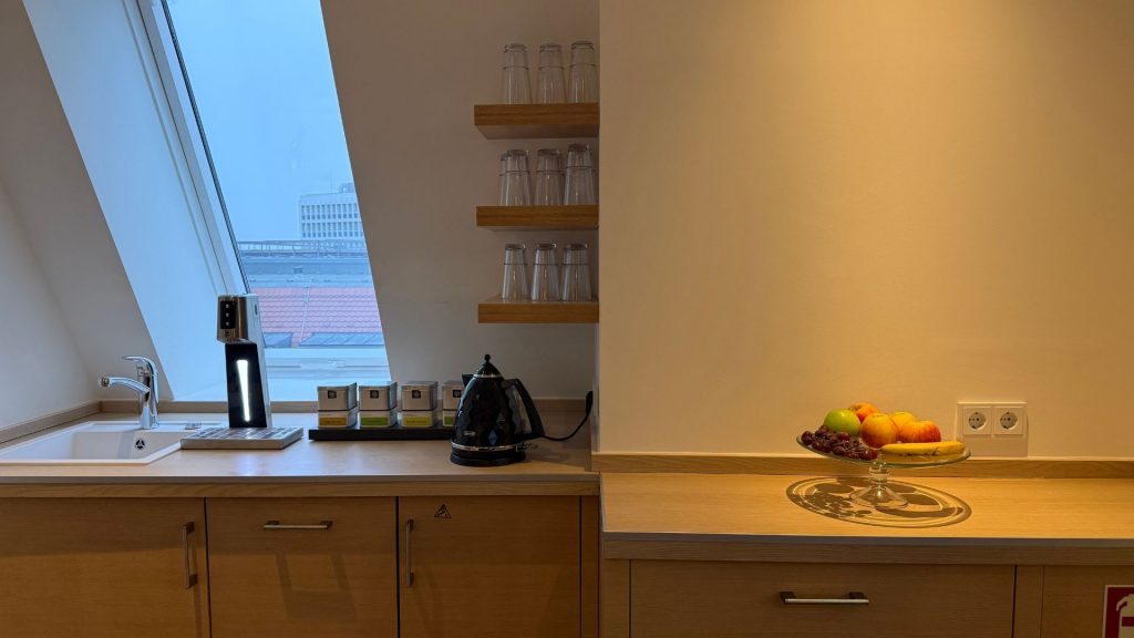 Roomers Berlin Steinplatz Teekueche