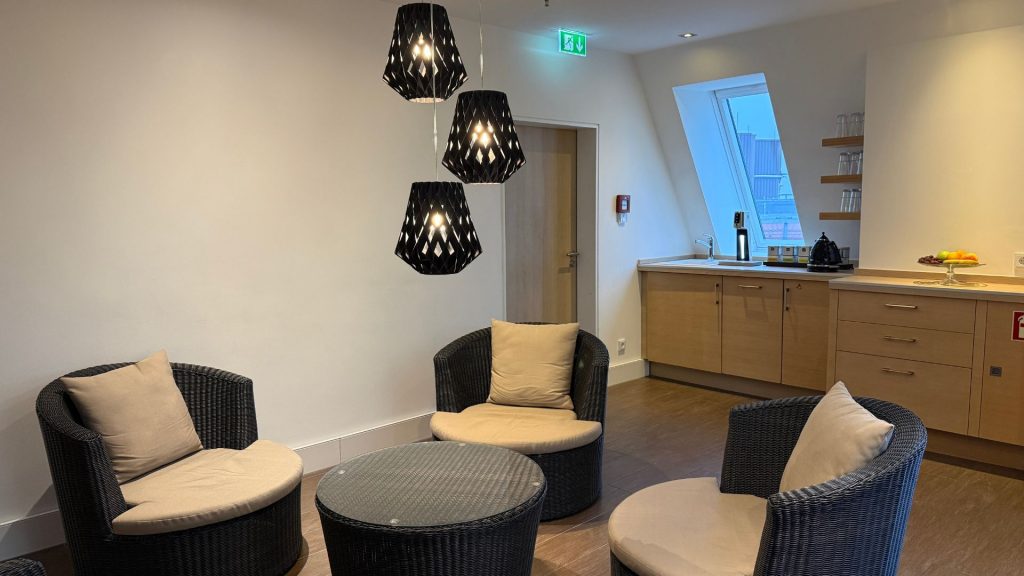 Roomers Berlin Steinplatz Teelounge Erholungsbereich