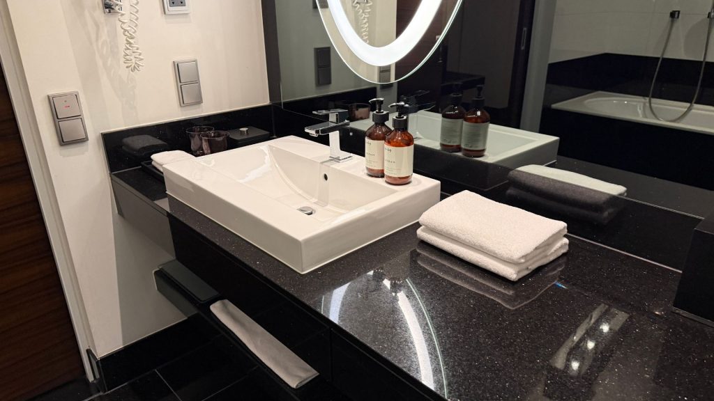 Roomers Berlin Steinplatz Waschtisch