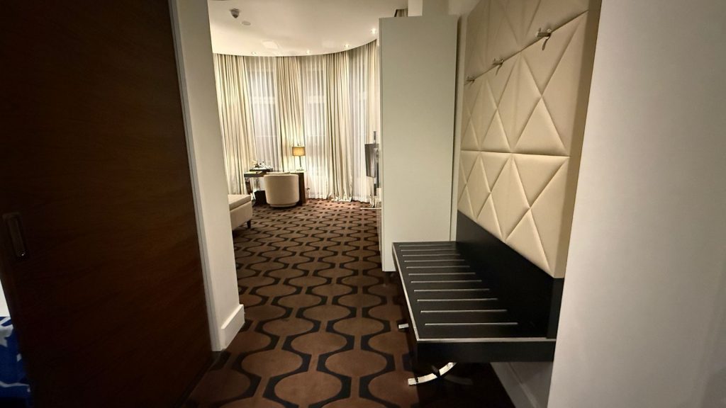 Roomers Berlin Steinplatz Zimmereingang 2