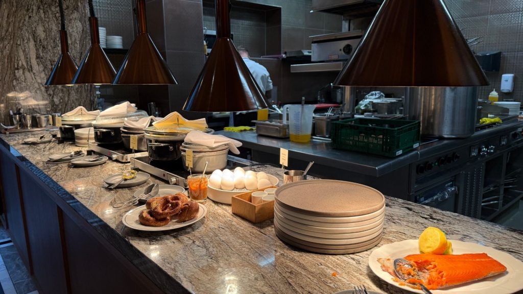 Roomers Berlin Steinplatz Warme Gerichte Buffet 1