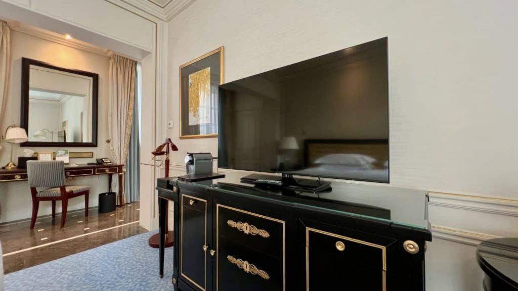 Shangri La Paris Anrichte Mit Fernseher