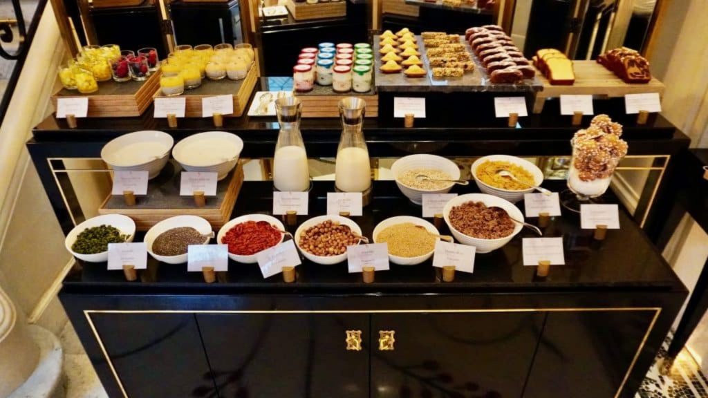 Shangri La Paris Mueslistation Fruehstueck
