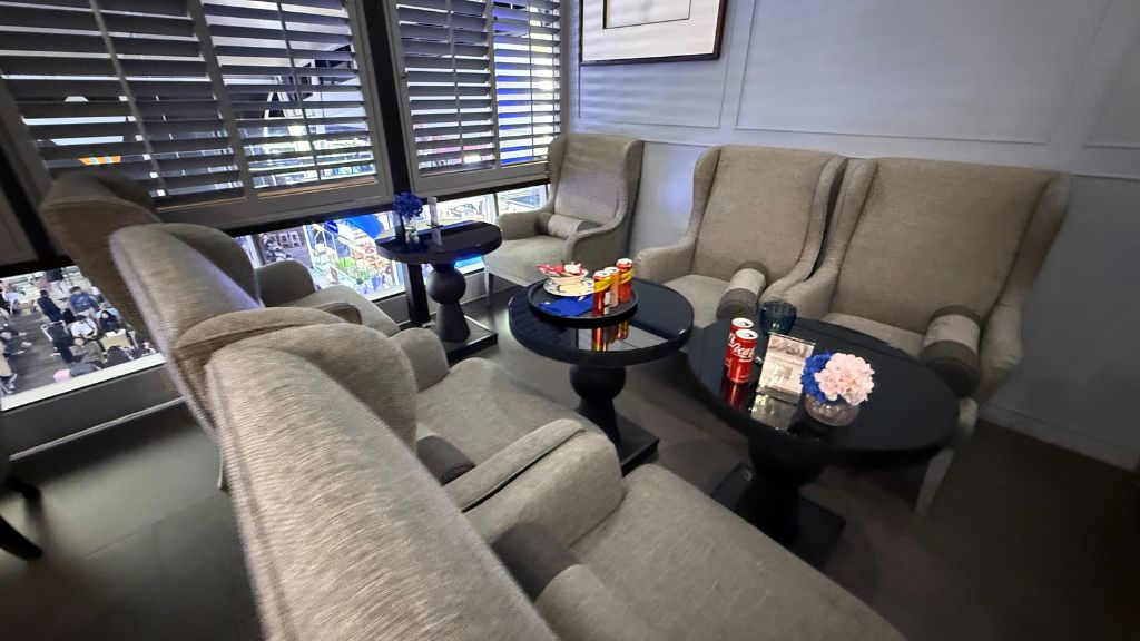 The Coral First Class Lounge Phuket Sessel