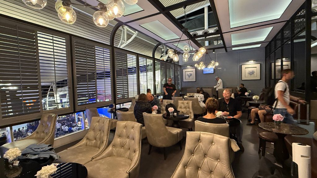 The Coral First Class Lounge Phuket Sitzgelegenheiten (1)