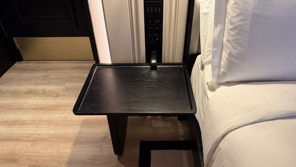 The Millen Penang Nachttisch