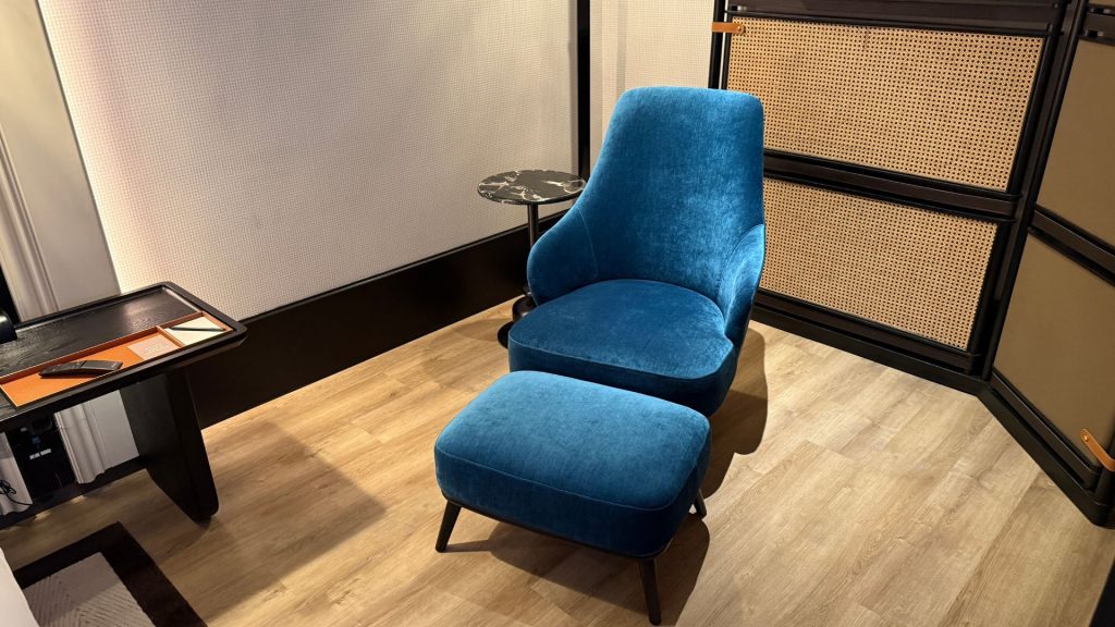 The Millen Penang Sessel Schlafzimmer