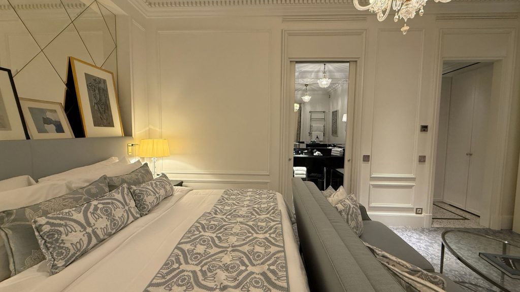 The St. Regis Rome Bett