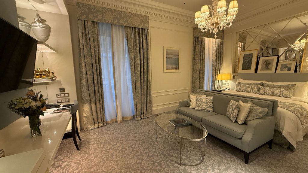 The St. Regis Rome Schlafzimmer