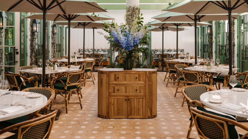 The Vineta Hotel Palm Beach Courtyard