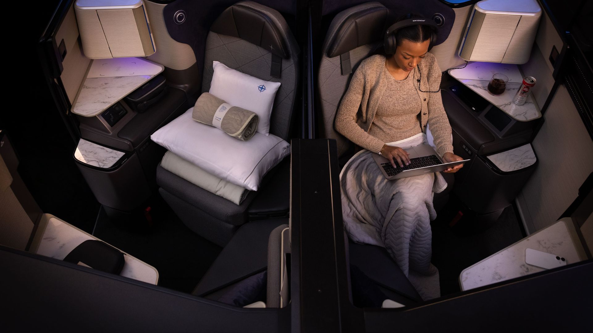 United Boeing 787-9 Polaris Studio Suite
