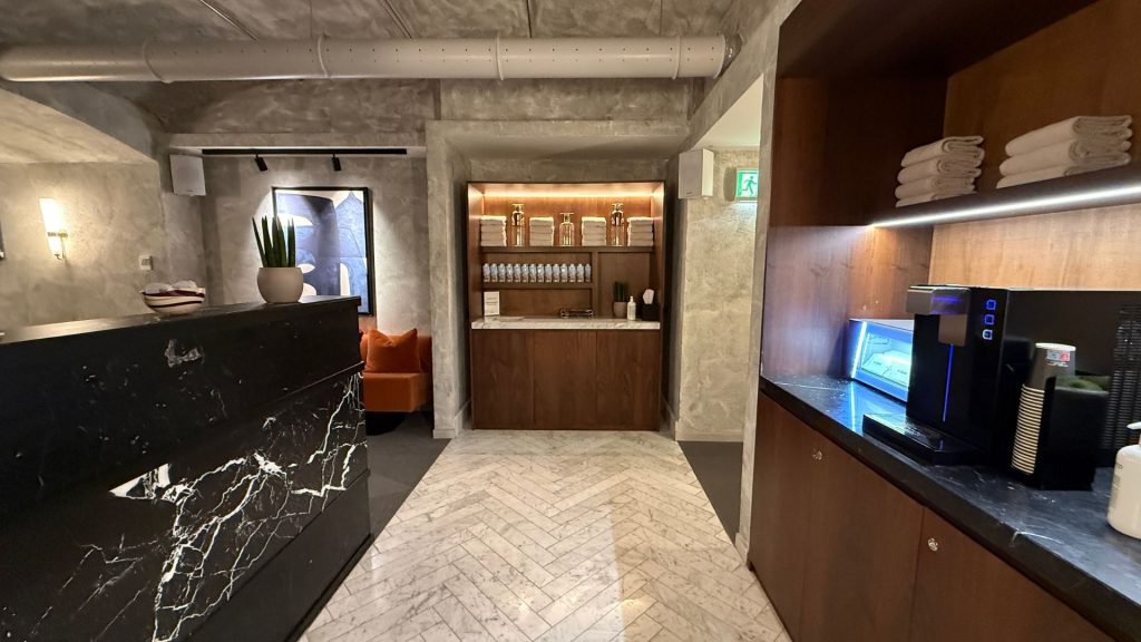 W Rome Eingang Fitnessstudio