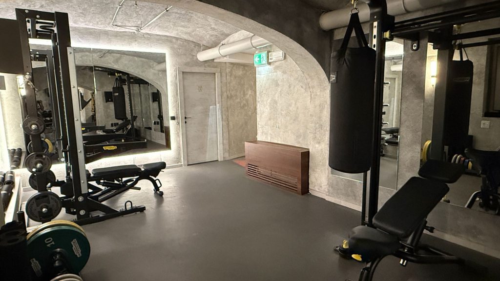 W Rome Fitnessraum Hantelbereich 1