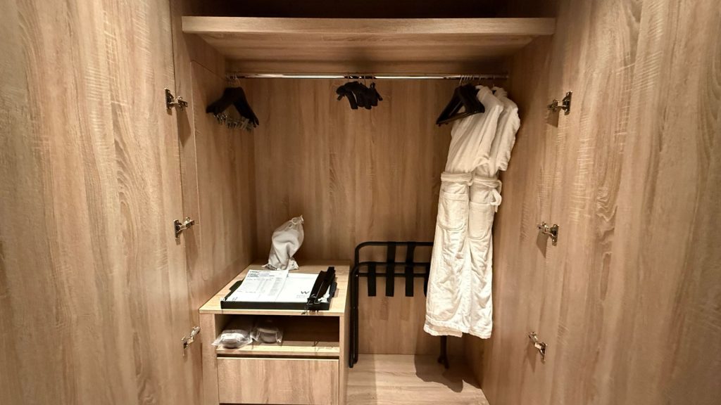 W Rome Kleiderschrank