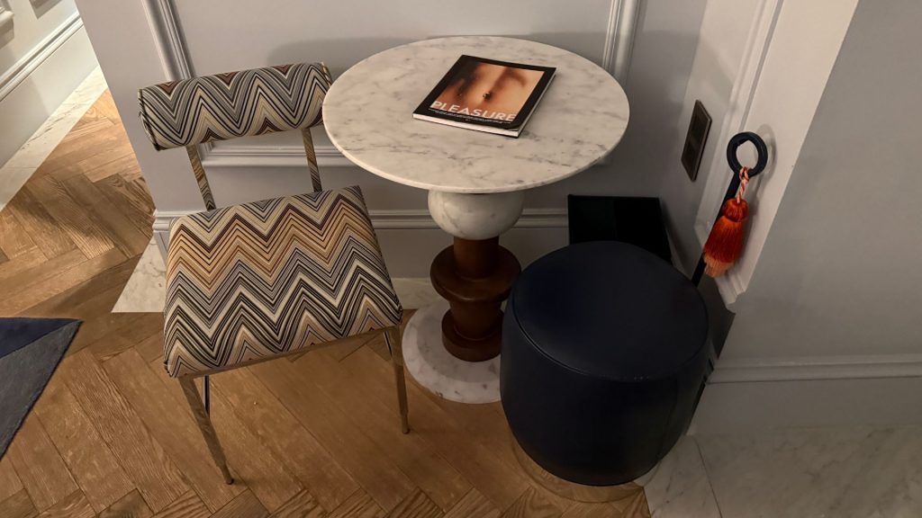 W Rome Tisch Und Stuehle