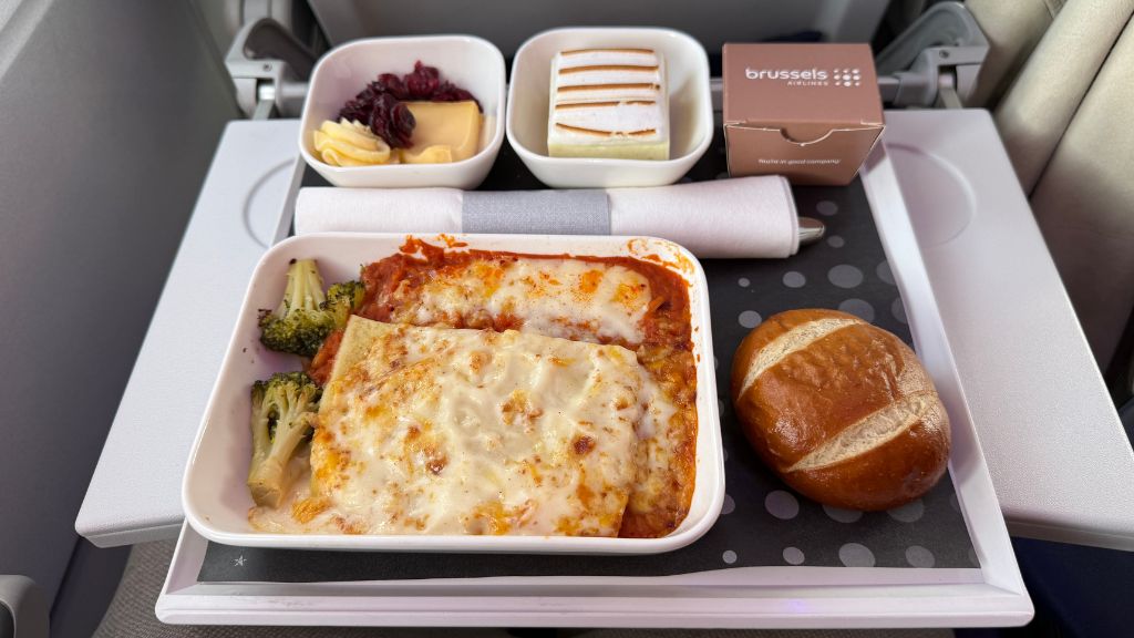 Brussels Airlines Business Class Kurz Und Mittelstrecke Gericht Warm