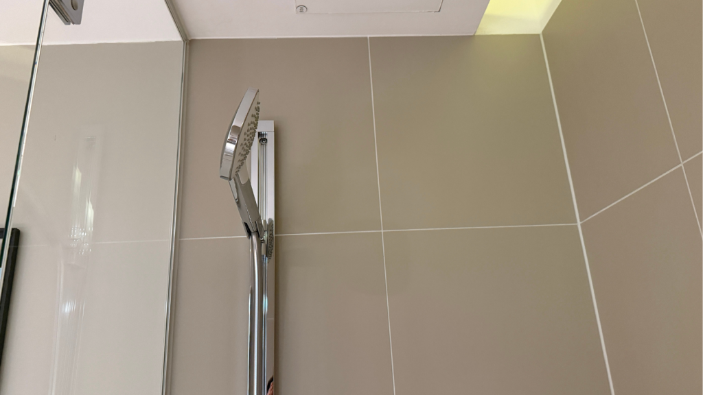 Hotel Maximilians Augsburg Badezimmer Dusche