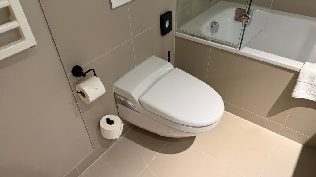 Hotel Maximilians Augsburg Badezimmer Toilette