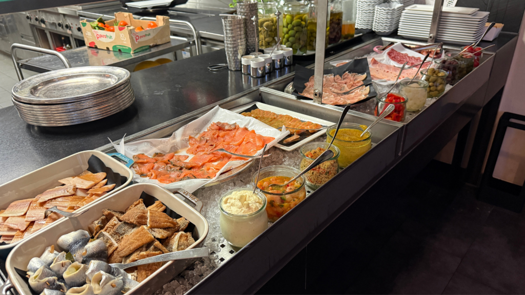 Hotel Maximilians Augsburg Fruehstueck Aufschnitt