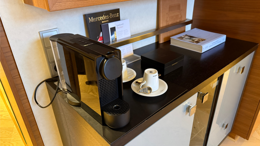 Hotel Maximilians Augsburg Kaffee Und Minibar