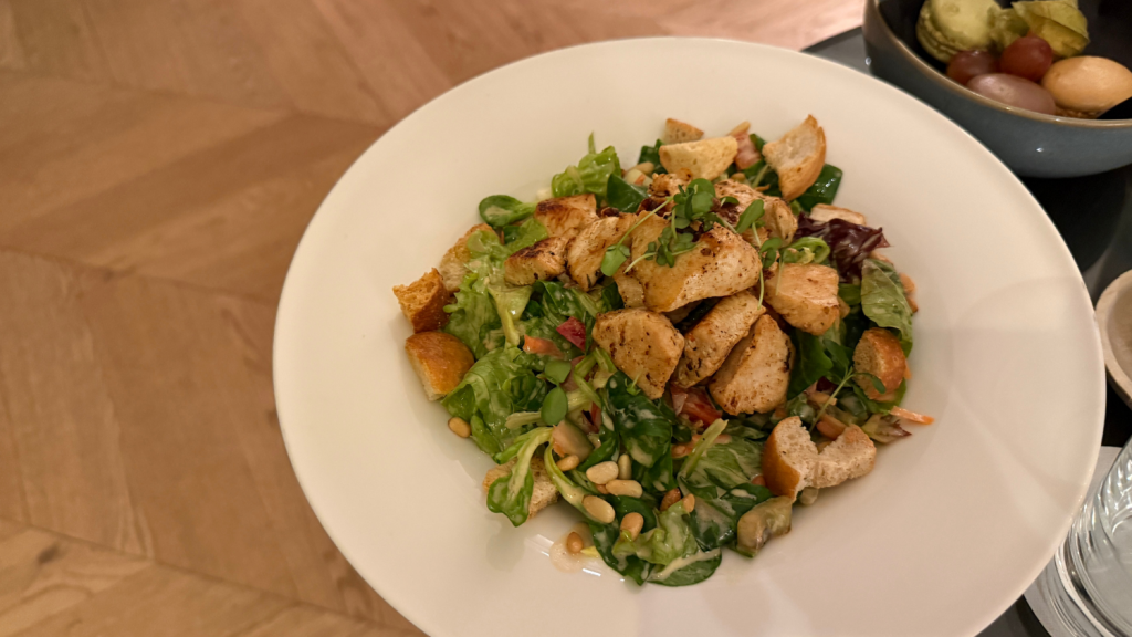 Hotel Maximilians Augsburg Roomservice Salat