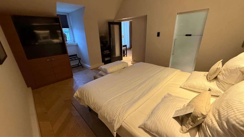 Hotel Maximilians Augsburg Schlafzimmer