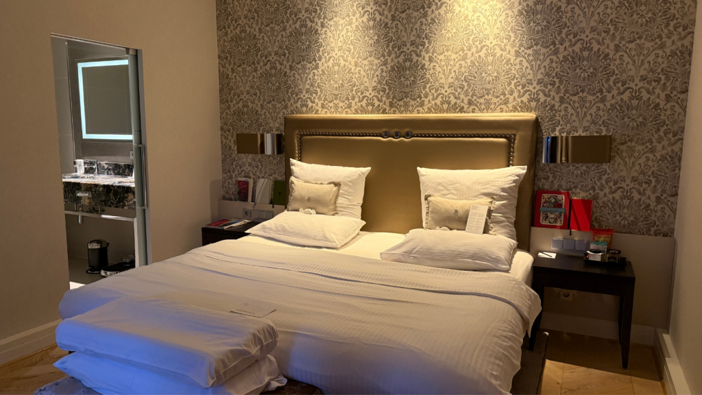 Hotel Maximilians Augsburg Schlafzimmer Einrichtung