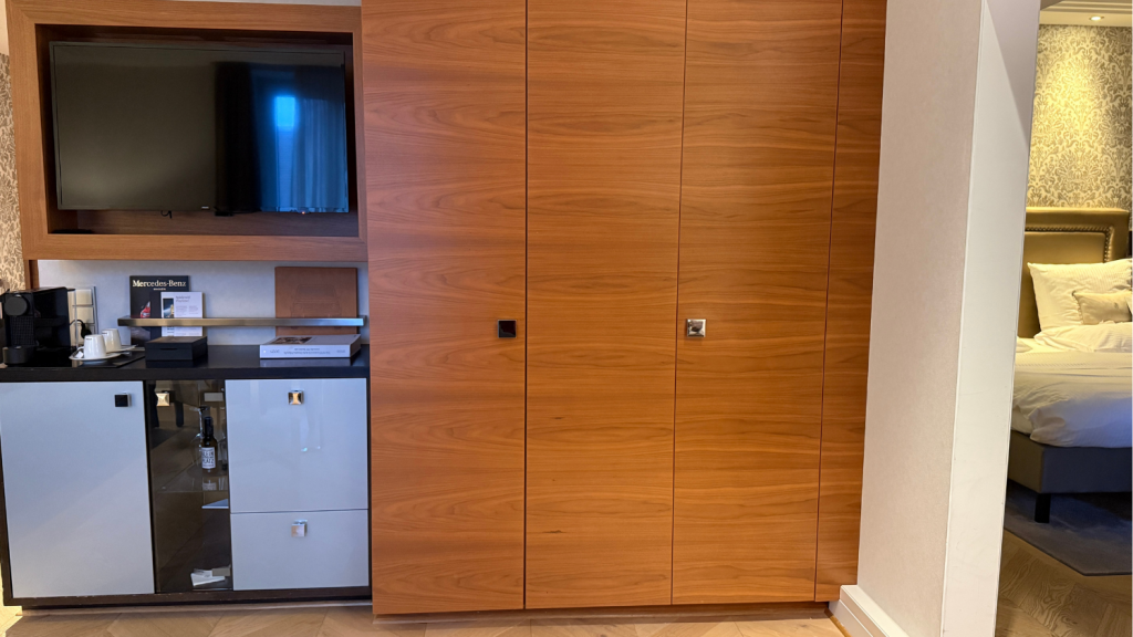 Hotel Maximilians Augsburg Schrank