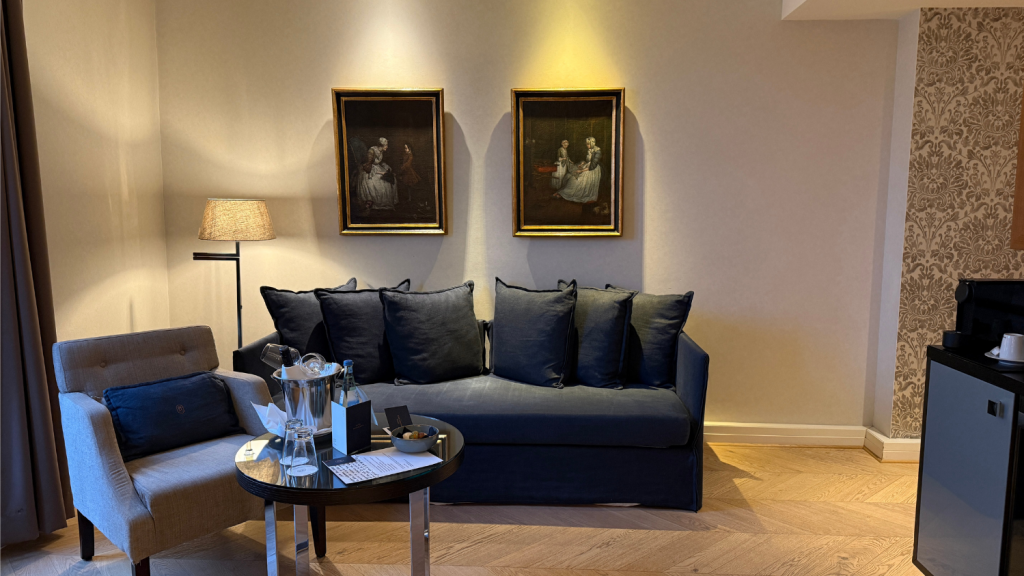 Hotel Maximilians Augsburg Sofa