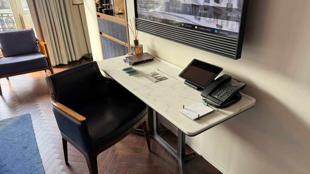 Mandarin Oriental Lutetia Paris Schreibtisch