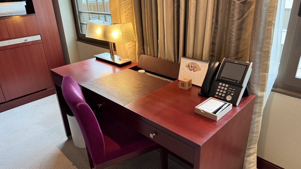 Mandarin Oriental Schreibtisch