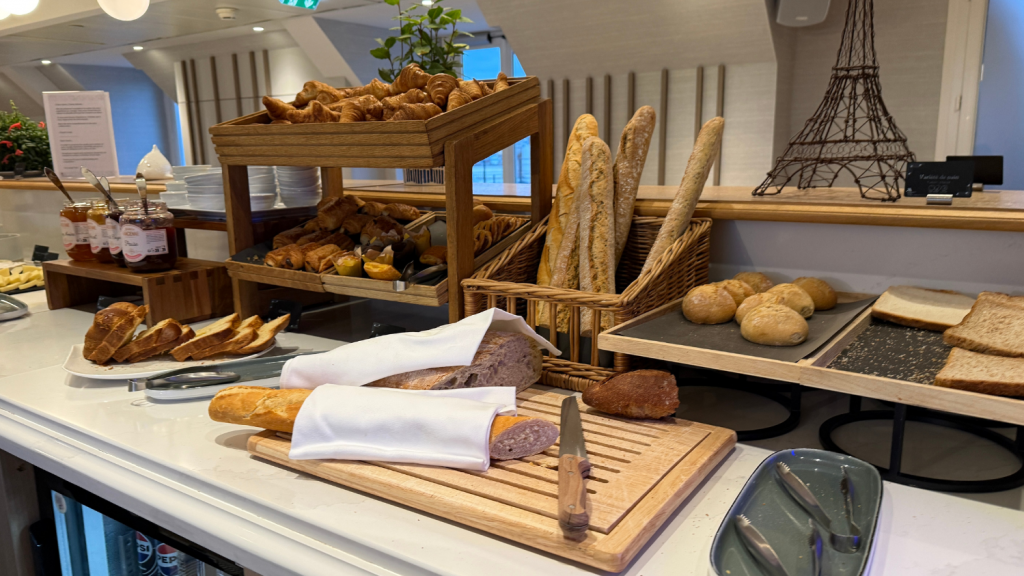 Marriott Paris Opera Ambassador Fruehstueck Baguette