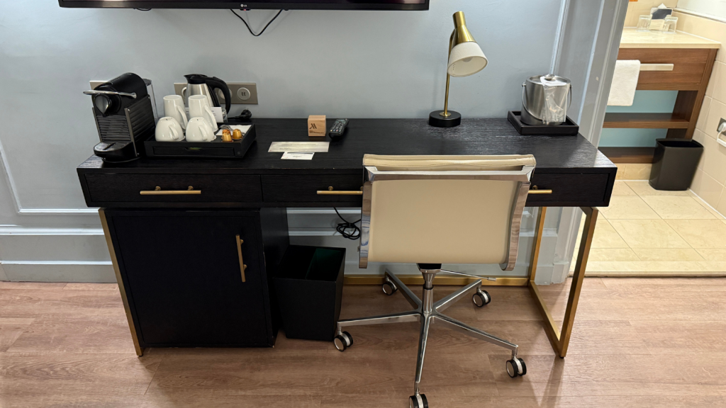 Marriott Paris Opera Ambassador Schreibtisch