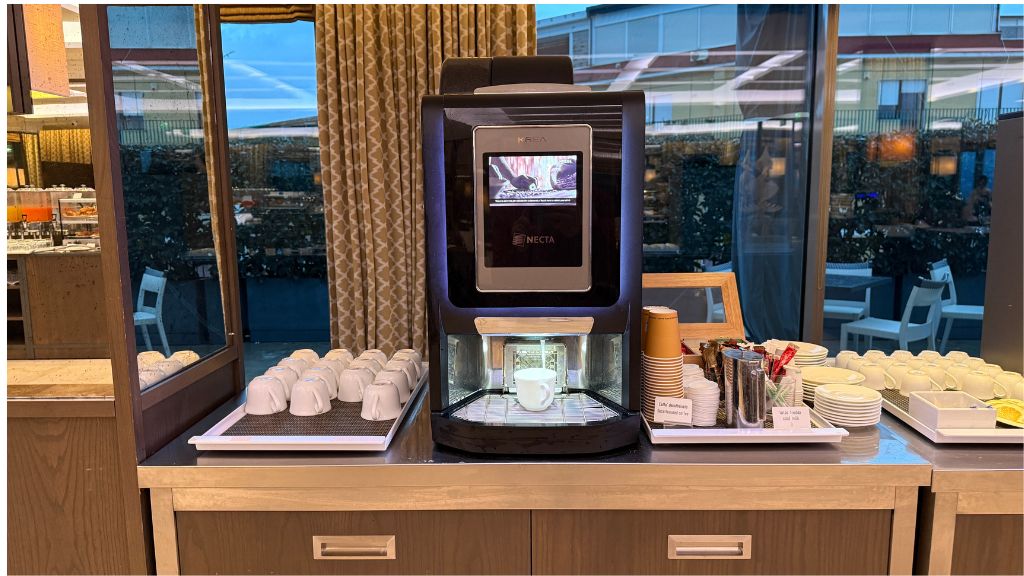 Renaissance Neapel Hotel Mediterraneo Fruehstueck Kaffee