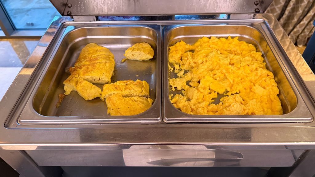 Renaissance Neapel Hotel Mediterraneo Fruehstueck Ruehrei