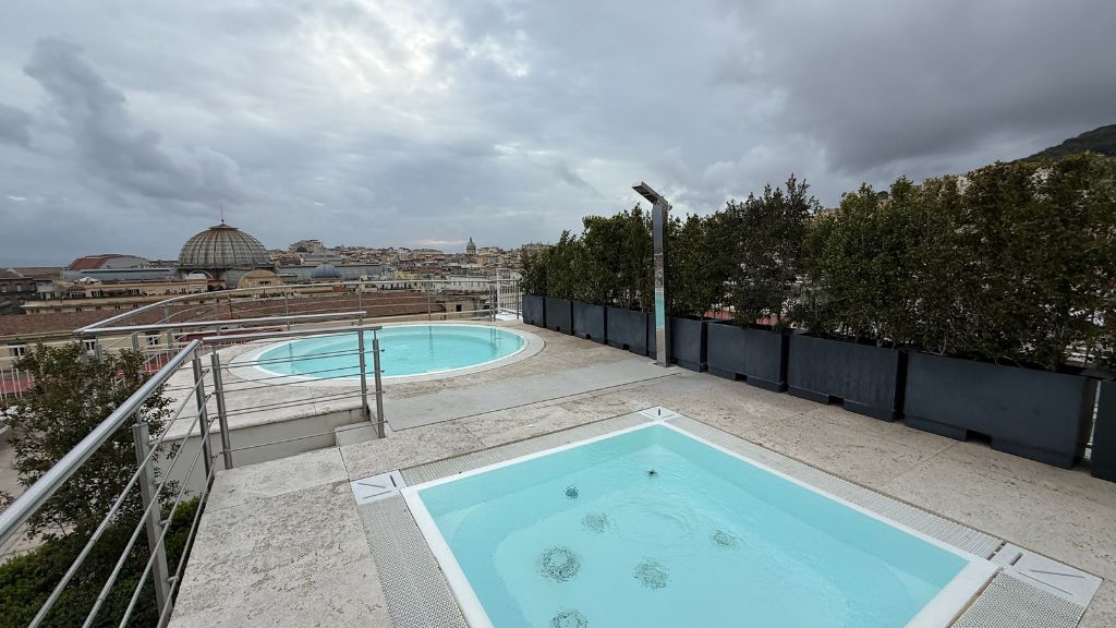Renaissance Neapel Hotel Mediterraneo Pools