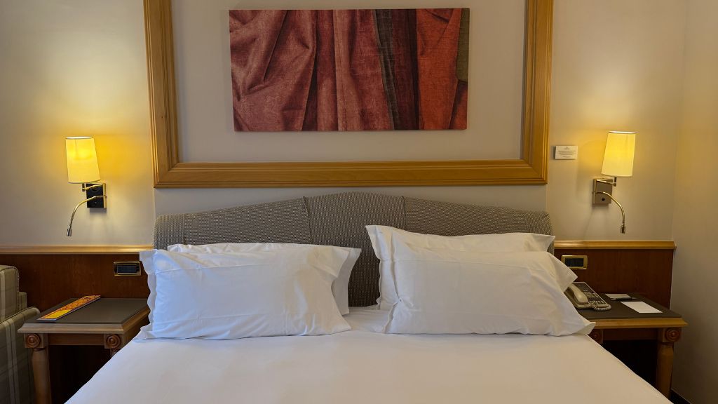 Renaissance Neapel Hotel Mediterraneo Schlafzimmer Bett