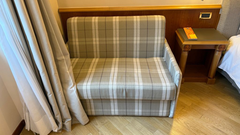 Renaissance Neapel Hotel Mediterraneo Schlafzimmer Sofa