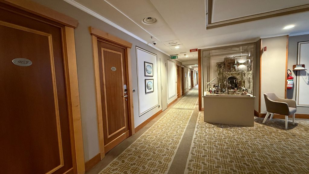 Renaissance Neapel Hotel Mediterraneo Zimmer Flur