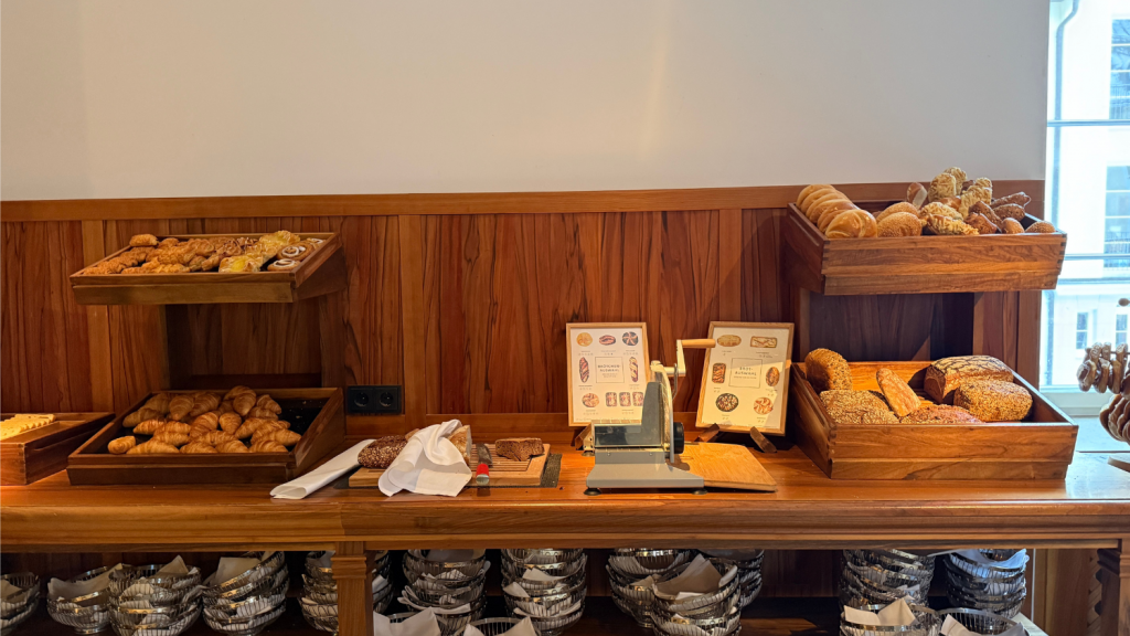 Schloss Elmau Fruehstueck Brot