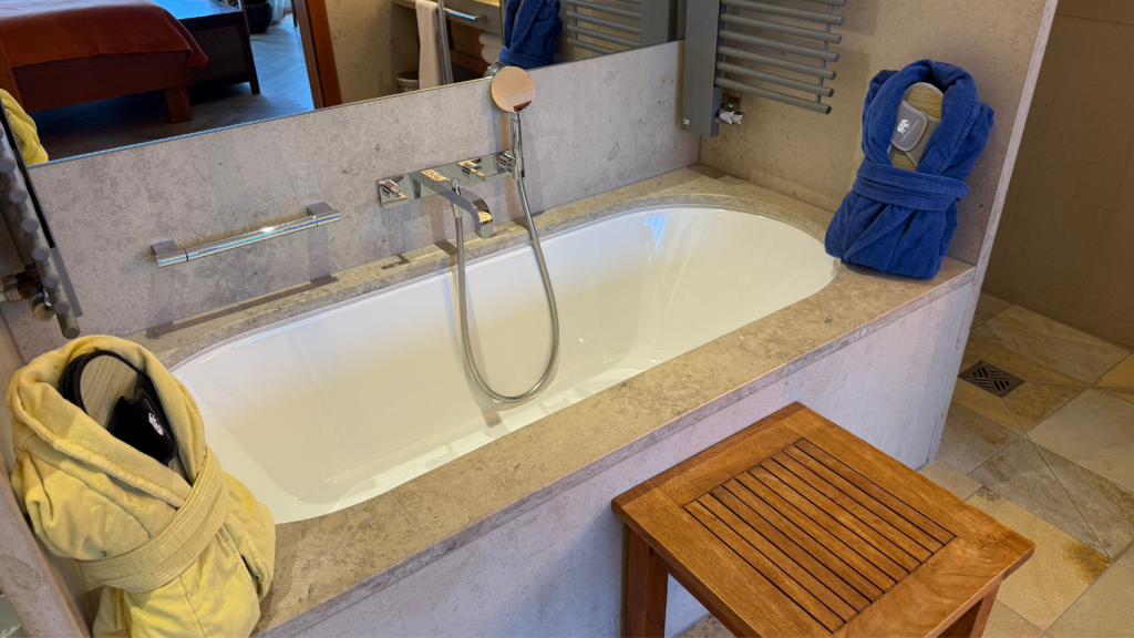 Schloss Elmau Junior Suite Bademantel