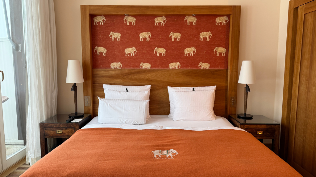 Schloss Elmau Junior Suite Bett