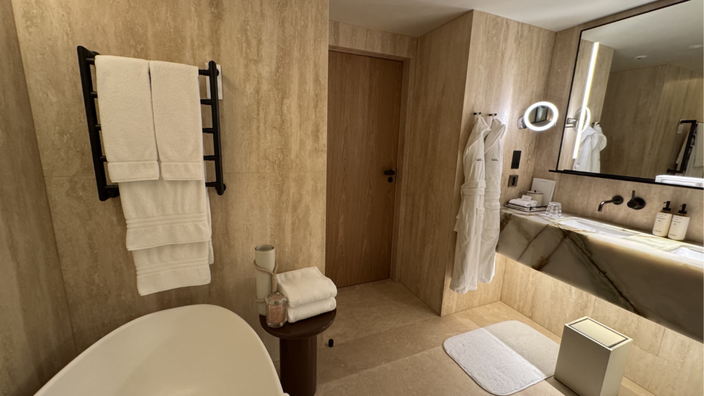 The Emory London Eingang Bad