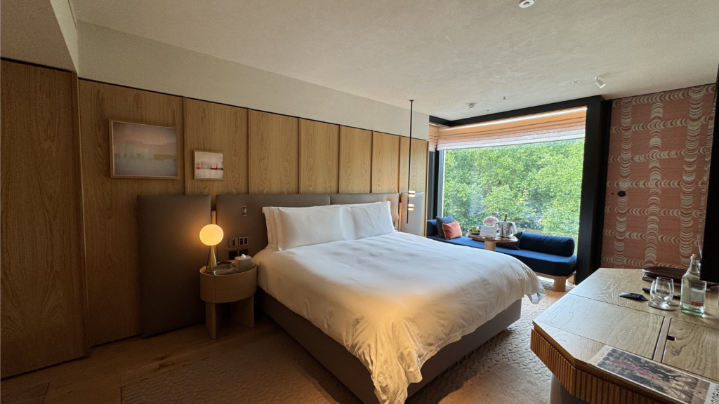 The Emory London Junior Suite