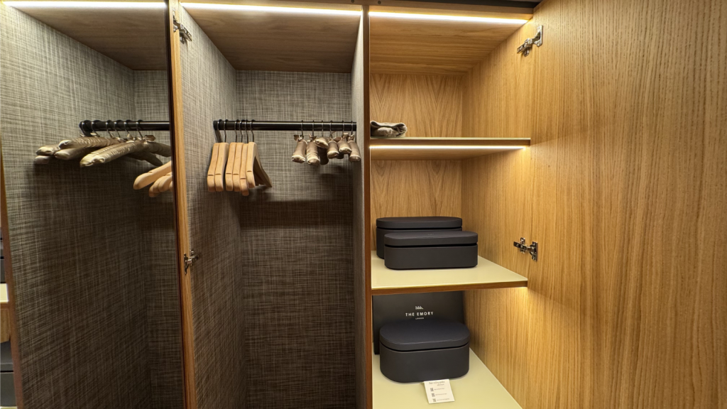 The Emory London Schrank