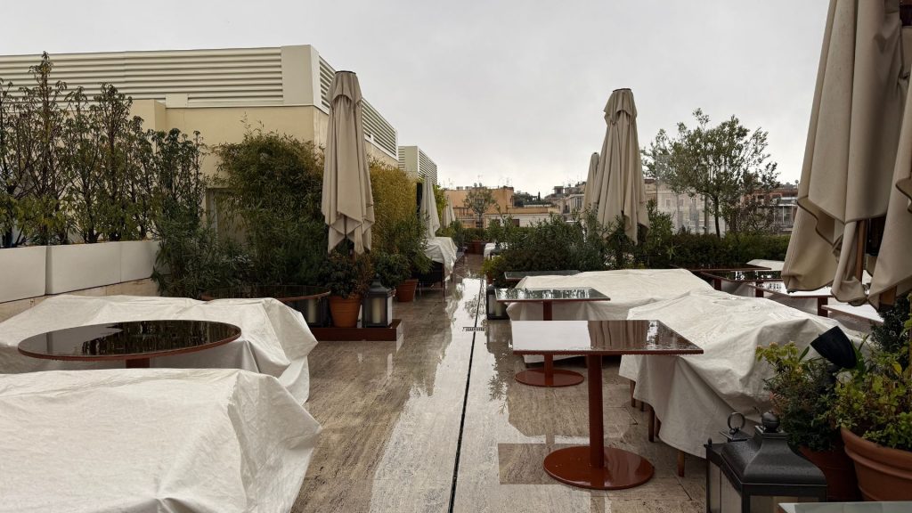The Rome EDITION Bar Restaurantbereich Rooftop