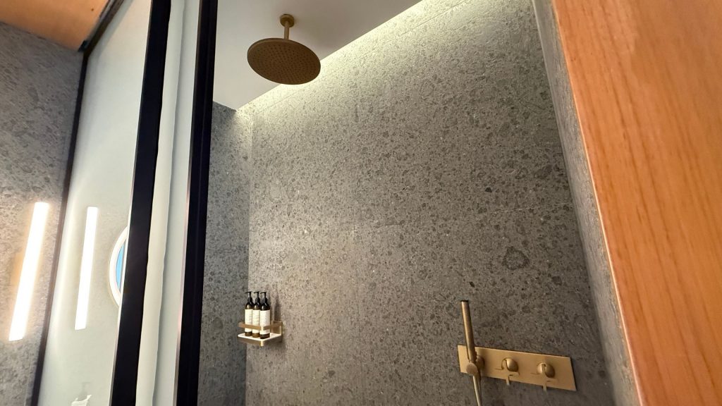 The Rome EDITION Dusche